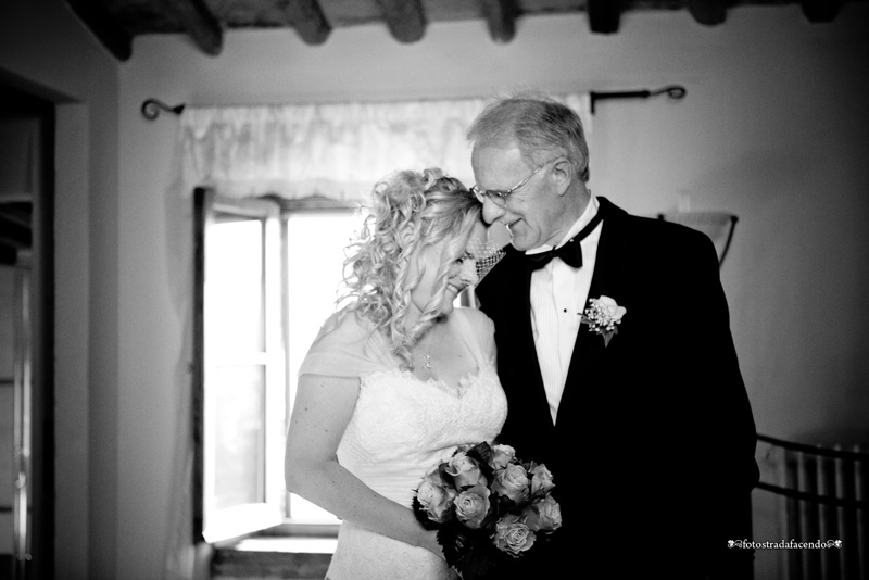 groom, bride, wedding, tuscany, getting married in italy, wedding photography, destination wedding, Chianti wedding, Chianti wedding, irish wedding, San Gimignano wedding, Fotostradafacendo, Samantha Pennini