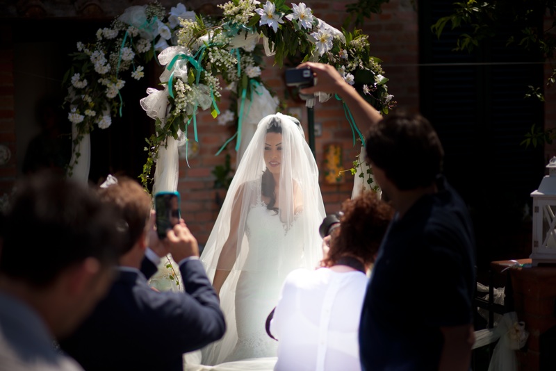 groom, bride, wedding, tuscany, getting married in italy, wedding photography, Chianti wedding, Volterra wedding, fotografo matrimonio, Fotostradafacendo, Samantha Pennini