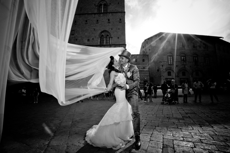 groom, bride, wedding, tuscany, getting married in italy, wedding photography, Chianti wedding, Volterra wedding, fotografo matrimonio, Fotostradafacendo, Samantha Pennini