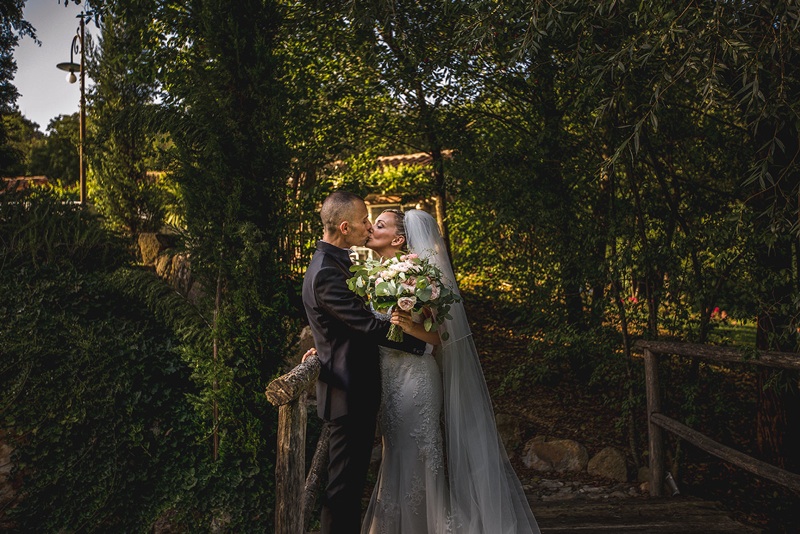 groom, bride, wedding, tuscany, getting married in italy, wedding photography, Valle di Badia