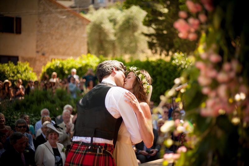 groom, bride, wedding, tuscany, getting married in italy, wedding photography, Chianni